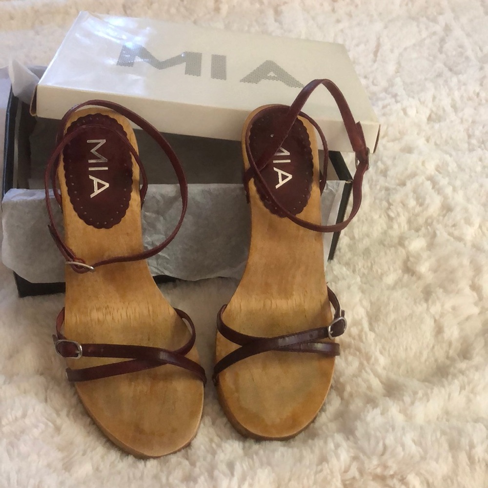 MIA Women's Brown Strappy Sandals